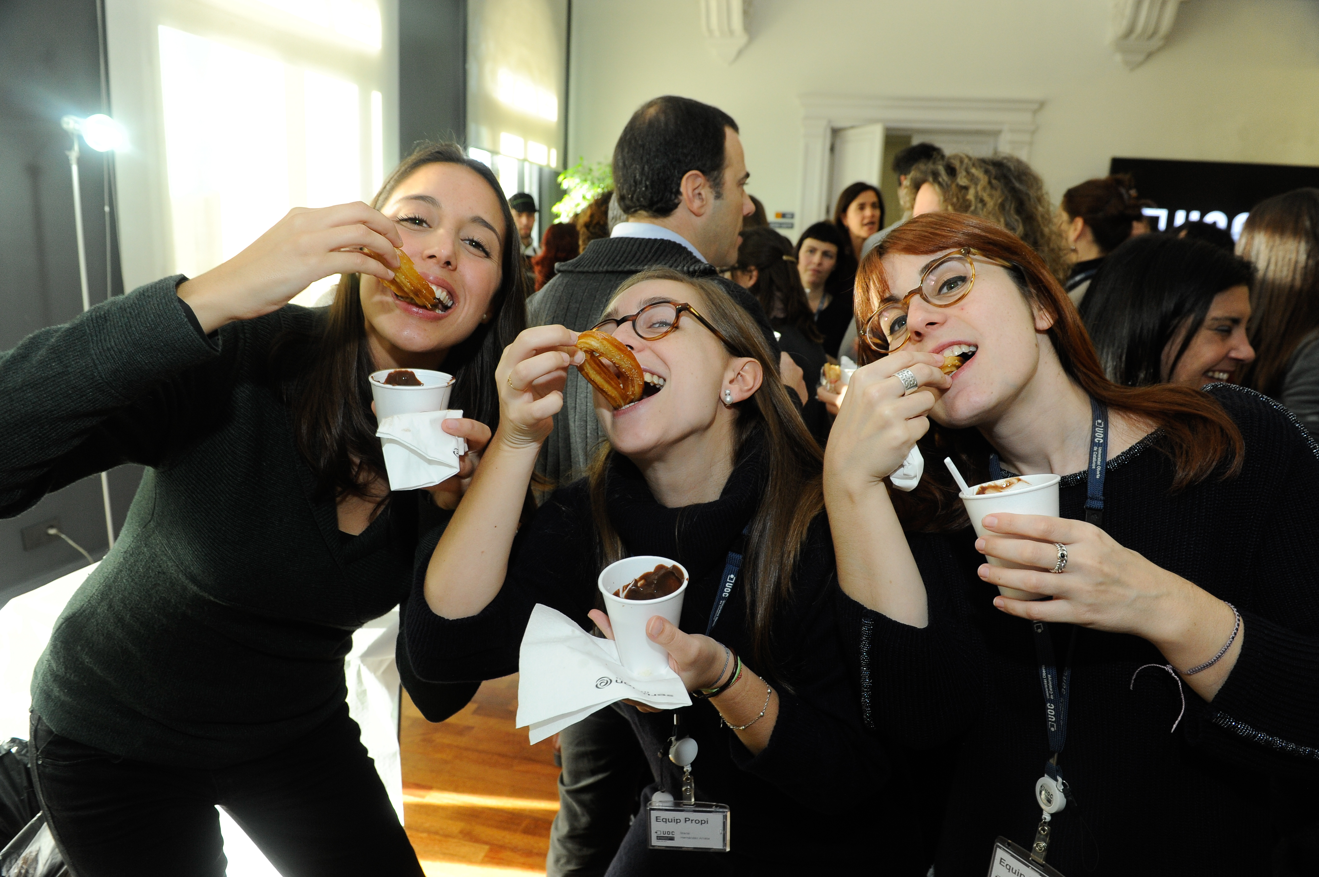 Mira el vÃ­deo de la xocolatada: homenatge a diversos companys i missatge de futur del rector