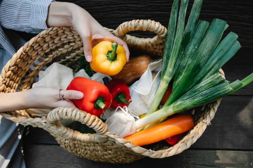 Alimentación saludable con vegetales en todas las etapas de la vida de la mujer