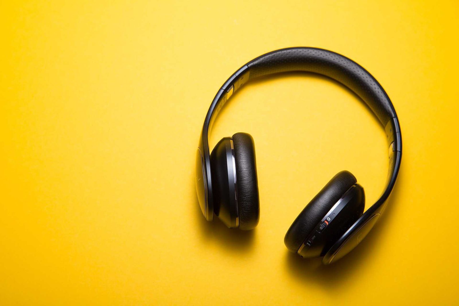 auriculares-para-escuchar-podcasts