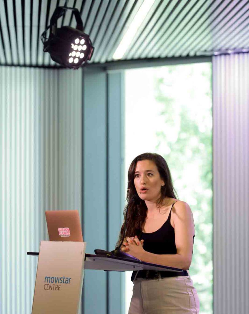 Victoria Martín de Estirando el Chicle en su intervención en la VI Jornada de Periodismo Móvil  UOC-EFE. Imagen: EFE Noticias.