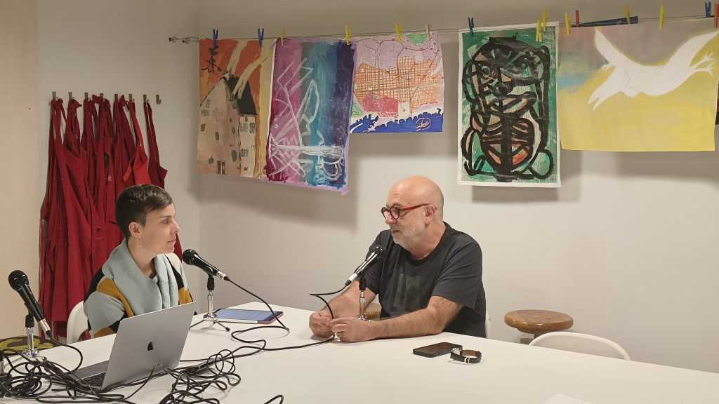 José Maria Batalla, fundador de La Casa de Carlota y director creativo de Roman, durante la grabación del podcast con Lluc Massaguer.