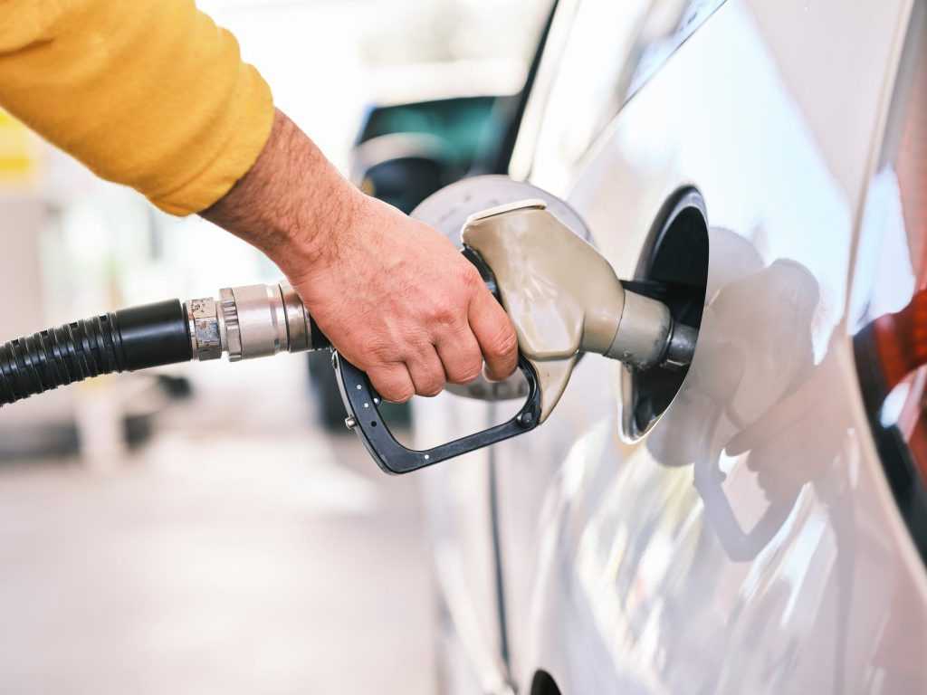 La subvención de 20 céntimos por litro a los combustibles: un fracaso anticipado por la teoría económica
