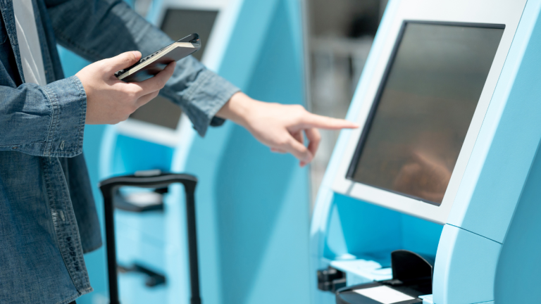 Adopció de les tecnologies digitals als aeroports per persones amb discapacitat
