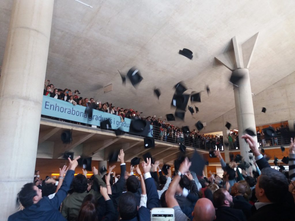 Acto de graduación de los estudiantes de Derecho y Ciencia Política 2016-2017 en Barcelona