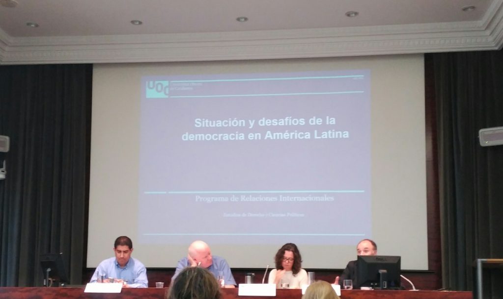 Mesa redonda «Situación y desafíos de la democracia en América Latina»
