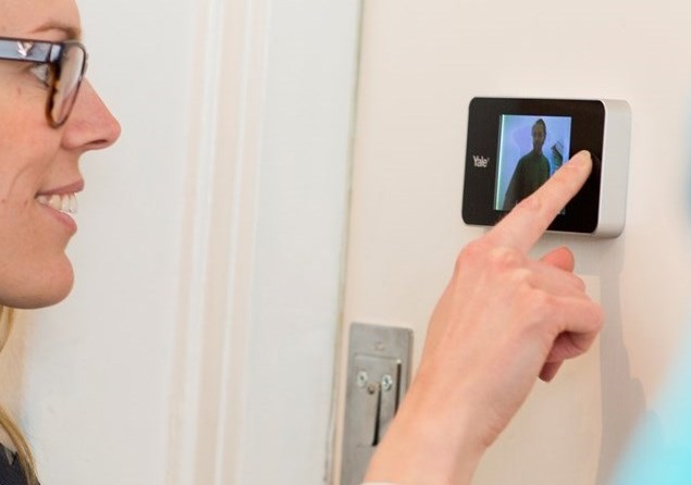 Es legal tener una mirilla digital en la puerta de casa?