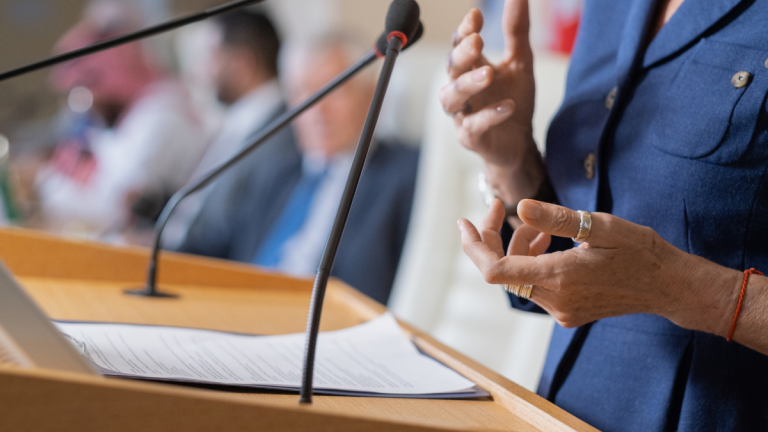 Partidos de izquierda no convencionales, primarias y oportunidades de las mujeres en las disputas por el liderazgo