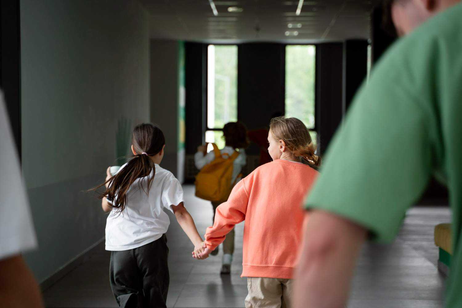 La Escuela del Bien y del Mal, Primer avance oficial