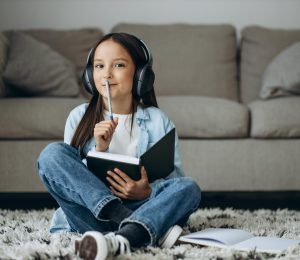 Aina Serra: “El 74% de los padres afirma que sus hijos inician un debate con ellos después de escuchar un podcast”