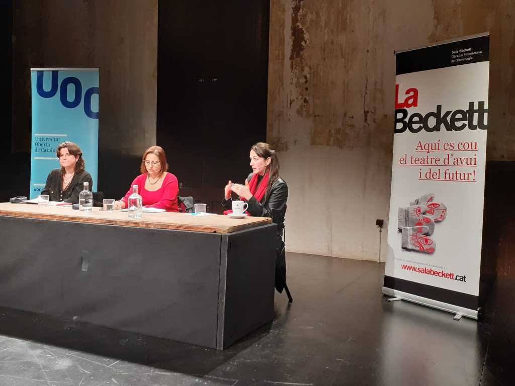 Image of the first round table discussion in the series entitled "The family (or the family?)" on roles, abuses and vulnerabilities with Lucia Del Greco, Gemma San Cornelio and Lídia Arroyo.