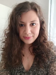 Sandra Jiménez, graduada del grado de Diseño y Creación Digitales de la UOC.