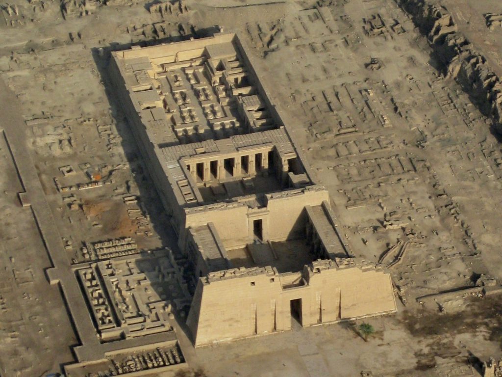 Vista aerea del Templo de Rameses III en Medinet Habu